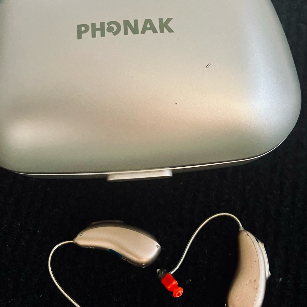 Phonak Audéo Marvel M30 • R & L  
RIC Hearing Aid & Charger Case Combi